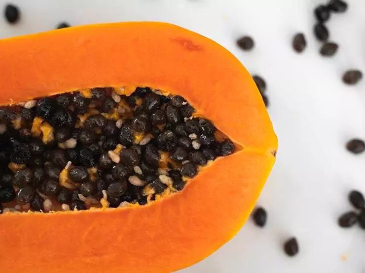 can birds eat papaya seeds