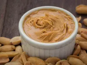 can birds eat peanut butter